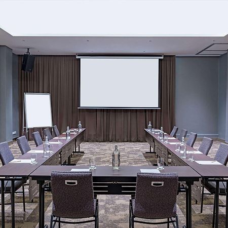 Mercure Living Putrajaya Buitenkant foto A meeting room
