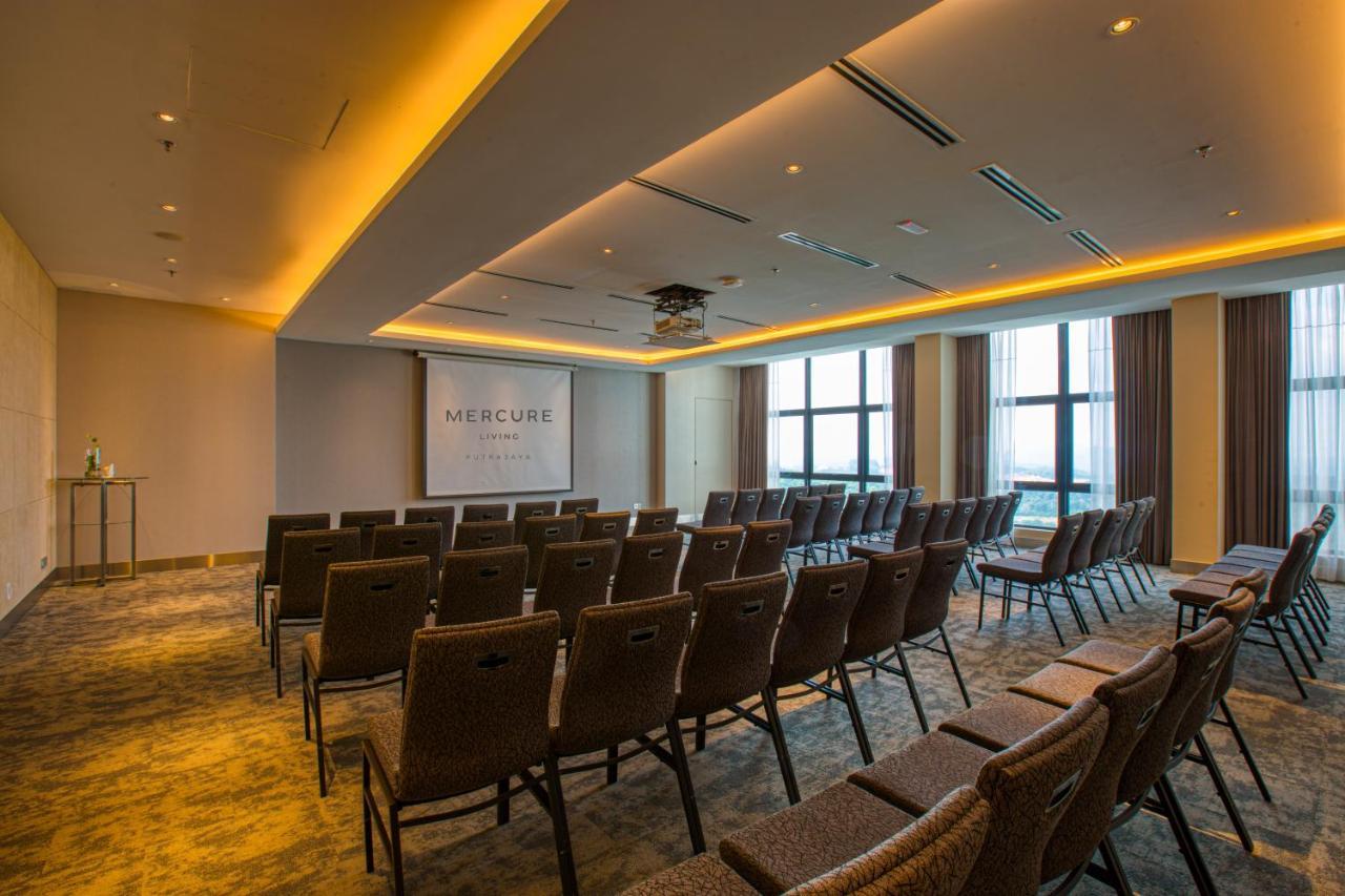 Mercure Living Putrajaya Buitenkant foto Meeting room