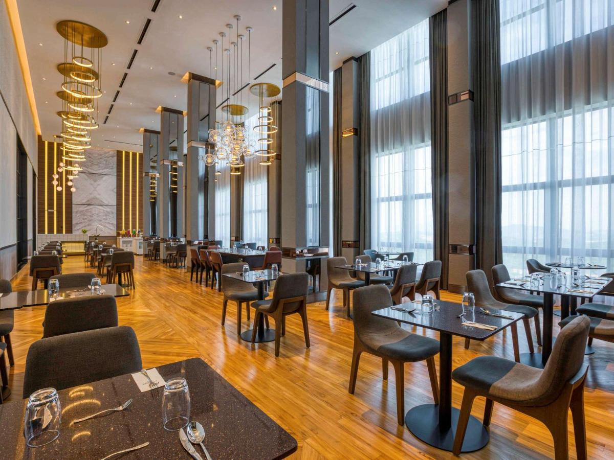 Mercure Living Putrajaya Buitenkant foto The restaurant
