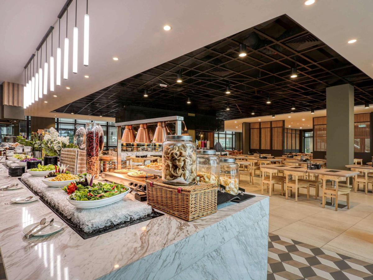 Mercure Living Putrajaya Buitenkant foto The buffet at the hotel