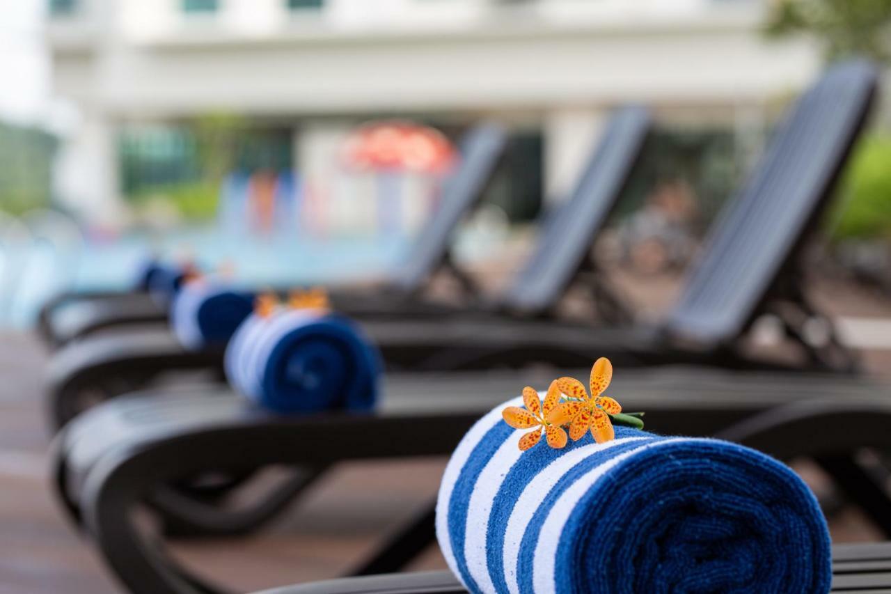 Mercure Living Putrajaya Buitenkant foto A rolled towel