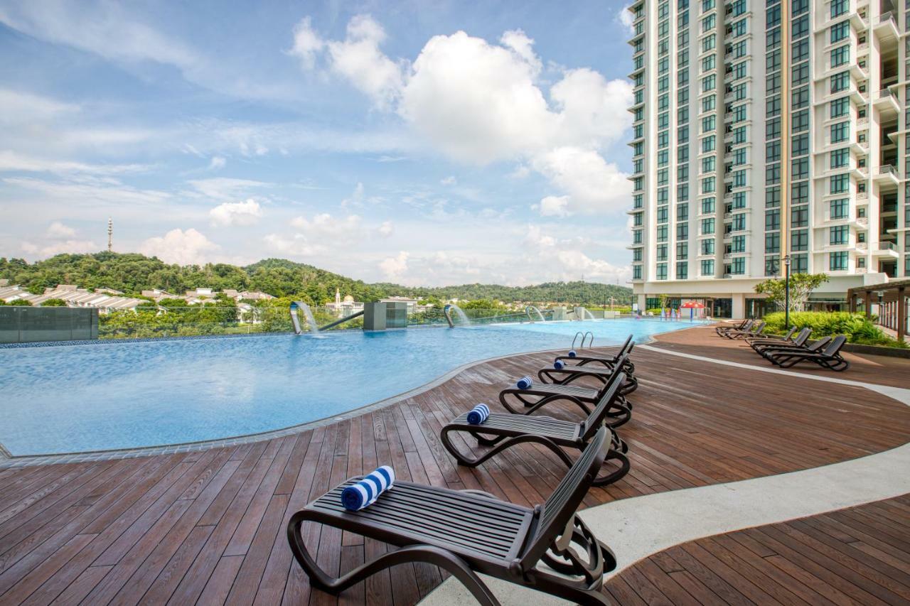 Mercure Living Putrajaya Buitenkant foto Infinity Pool